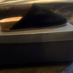 Women’s Black Clogs in excellent condition